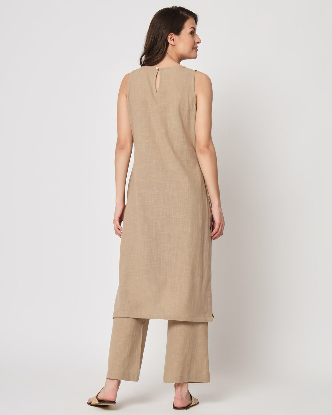 Day In Beige Sleeveless Long Solid Kurta (Without Bottoms)