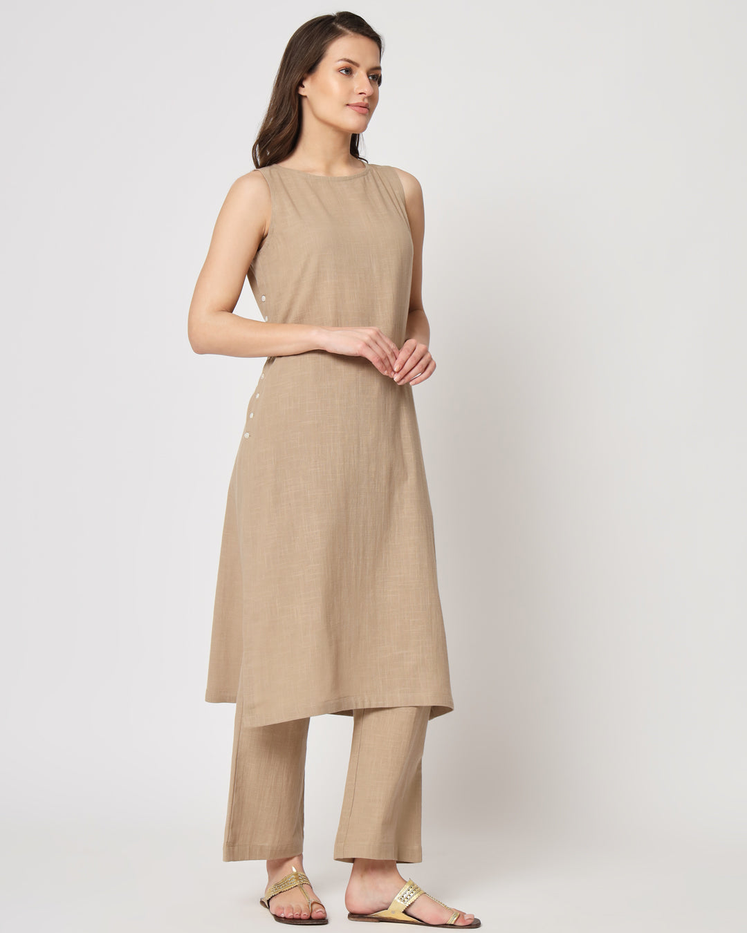 Day In Beige Sleeveless Long Solid Kurta (Without Bottoms)