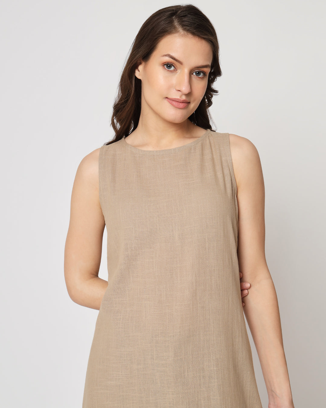 Day In Beige Sleeveless Long Solid Kurta (Without Bottoms)