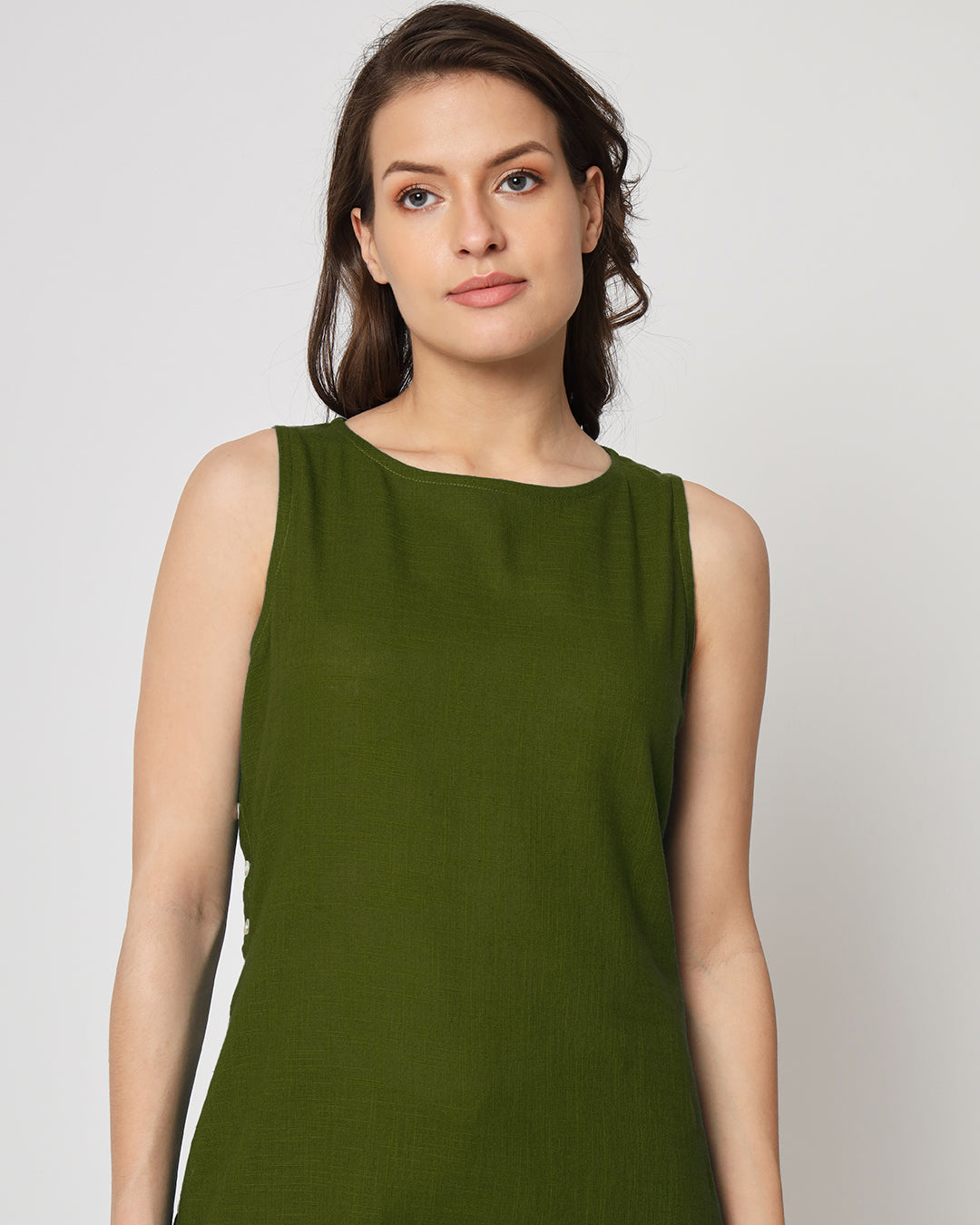 Greening Spring Sleeveless Long Solid Kurta (Without Bottoms)