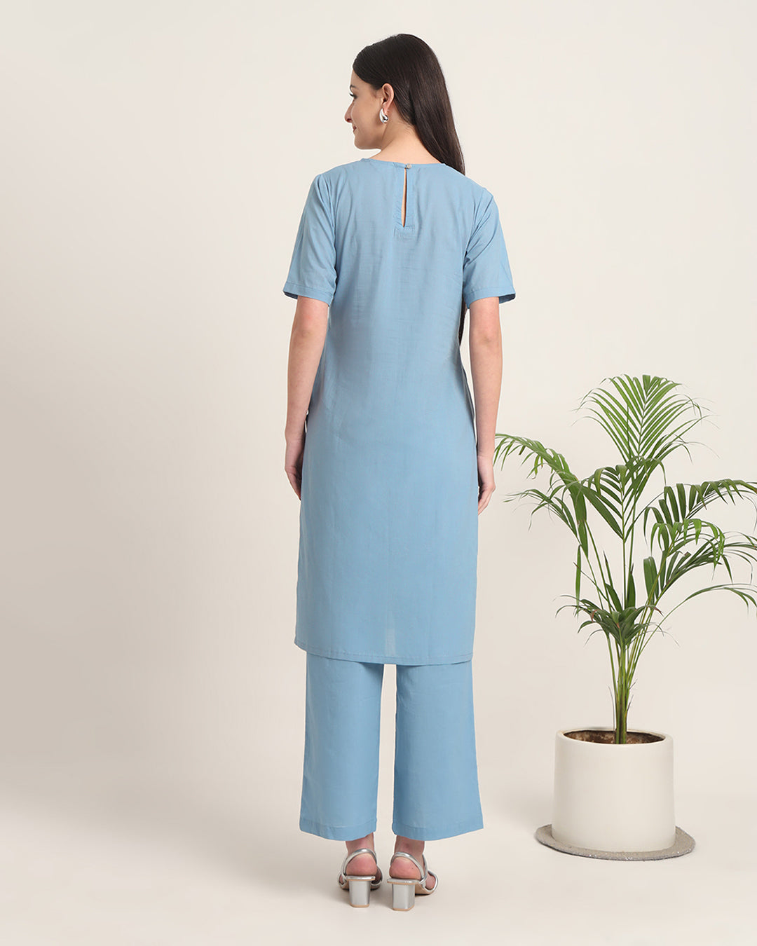 Blue Dawn Round Neck Long Solid Kurta (Without Bottoms)