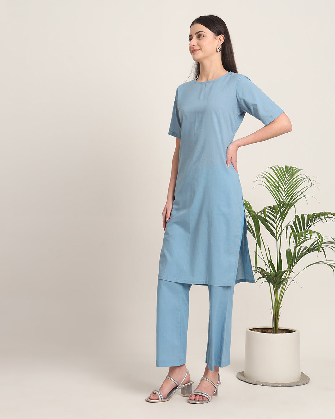 Blue Dawn Round Neck Long Solid Kurta (Without Bottoms)
