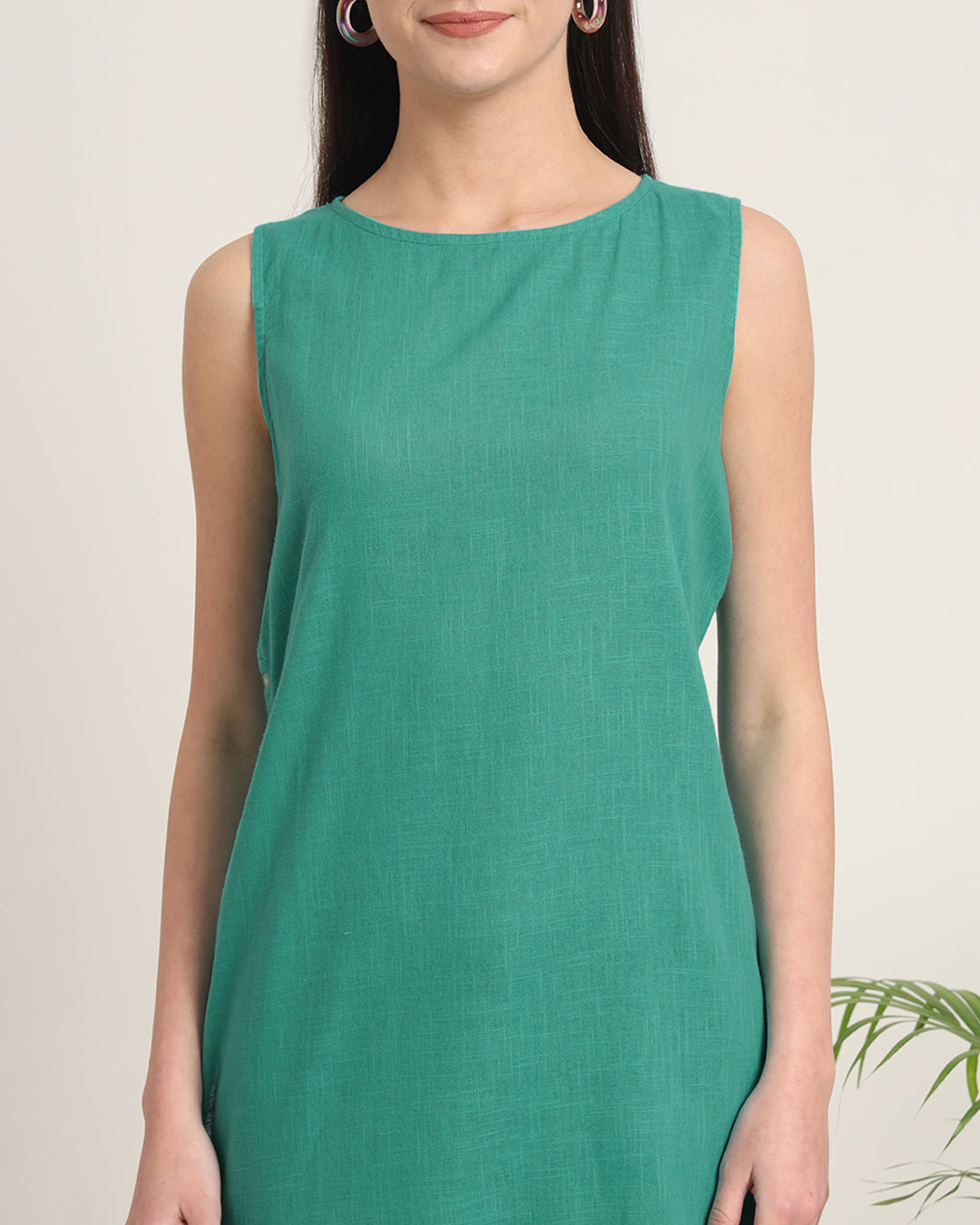 Green Gleam Sleeveless Long Solid Kurta (Without Bottoms)