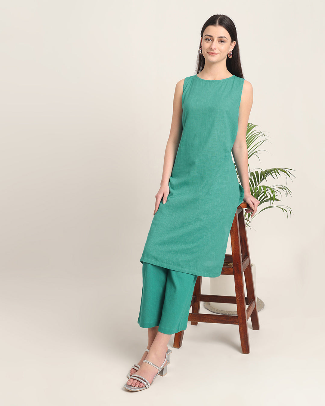 Green Gleam Sleeveless Long Solid Kurta (Without Bottoms)