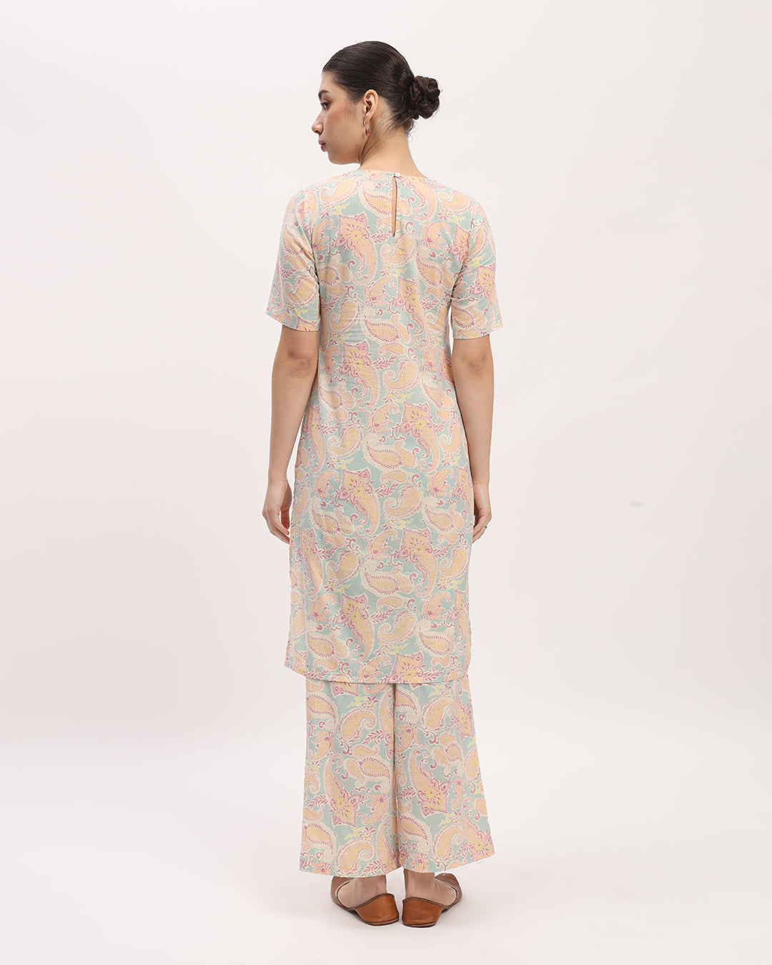 Tiffany Blue Paisely Round Neck Printed Kurta (Without Bottoms)