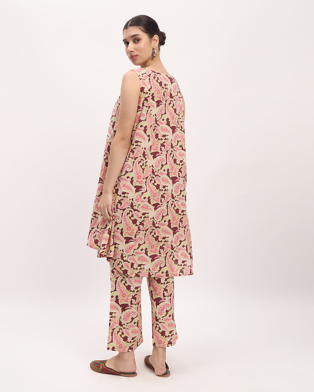 Rosewood Paisely Sleeveless A-Line Printed Kurta (Without Bottoms)