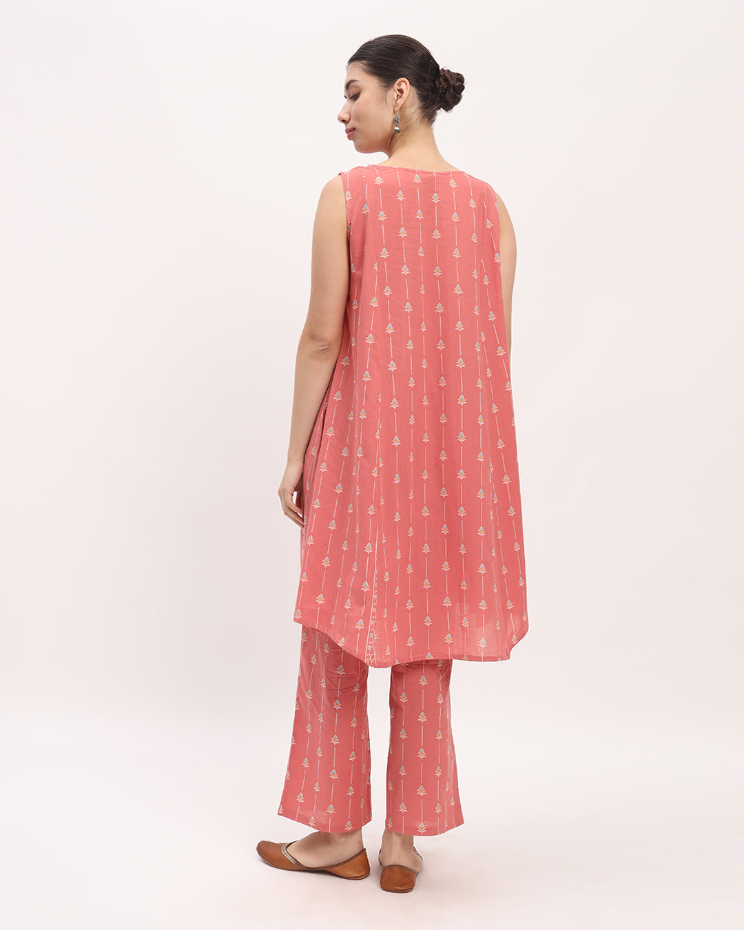 English Floral Tracks Sleeveless A-Line Printed Kurta (Without Bottoms)