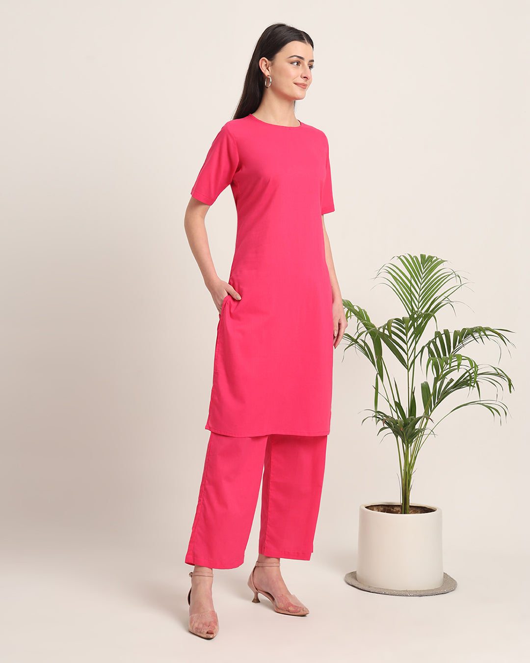 Queen's Gulabi Round Neck Long Solid Kurta (Without Bottoms)