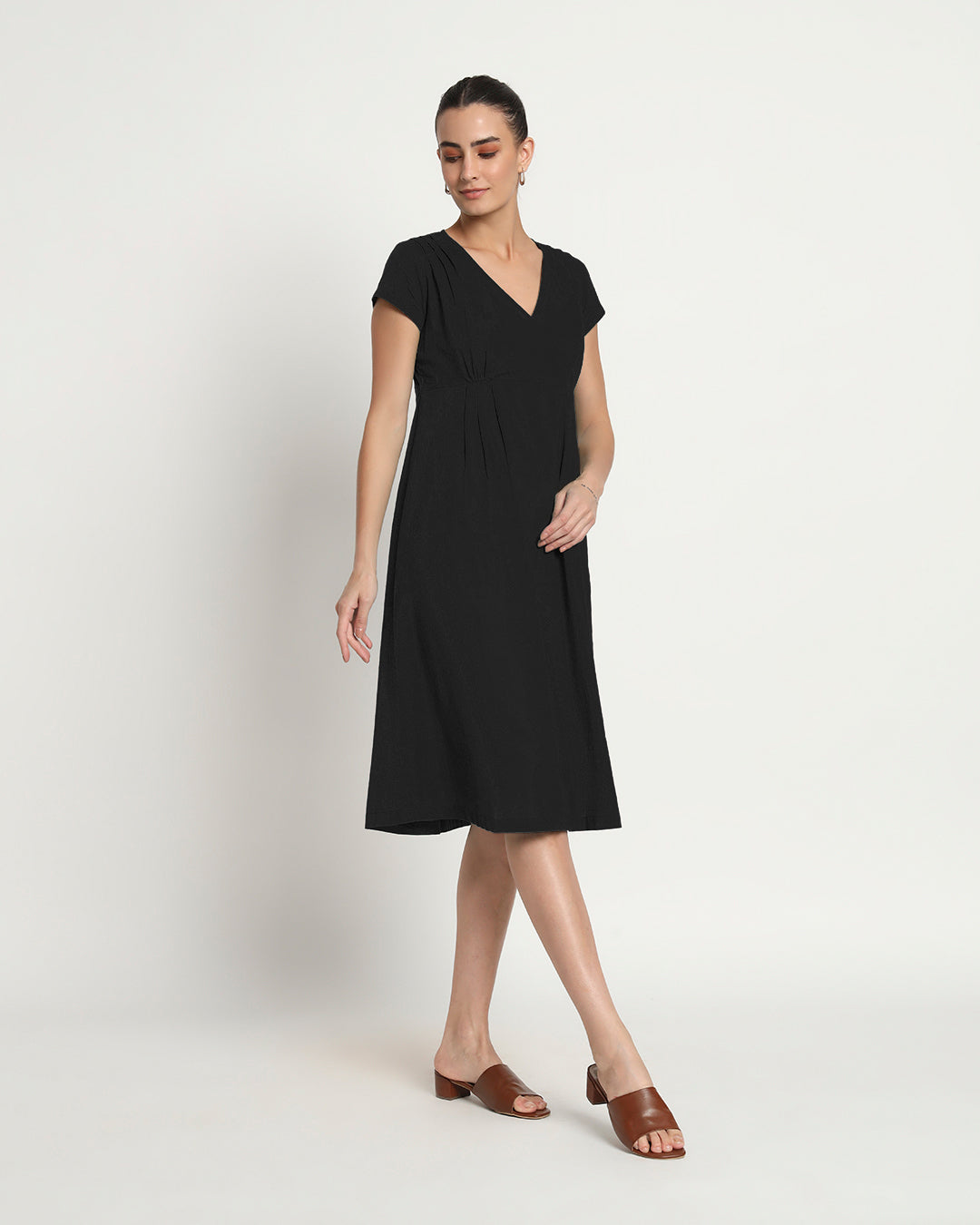 by Ti Mo Satin V-neck Dress - Maxi dresses - Boozt.com