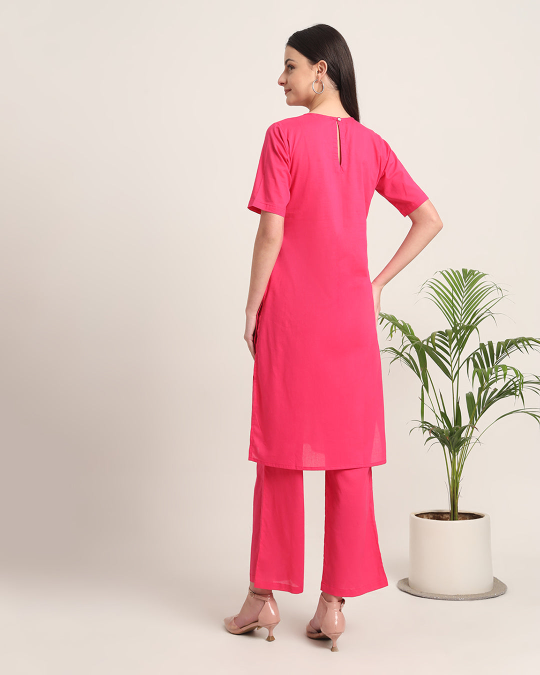 Queen's Gulabi Round Neck Long Solid Kurta (Without Bottoms)