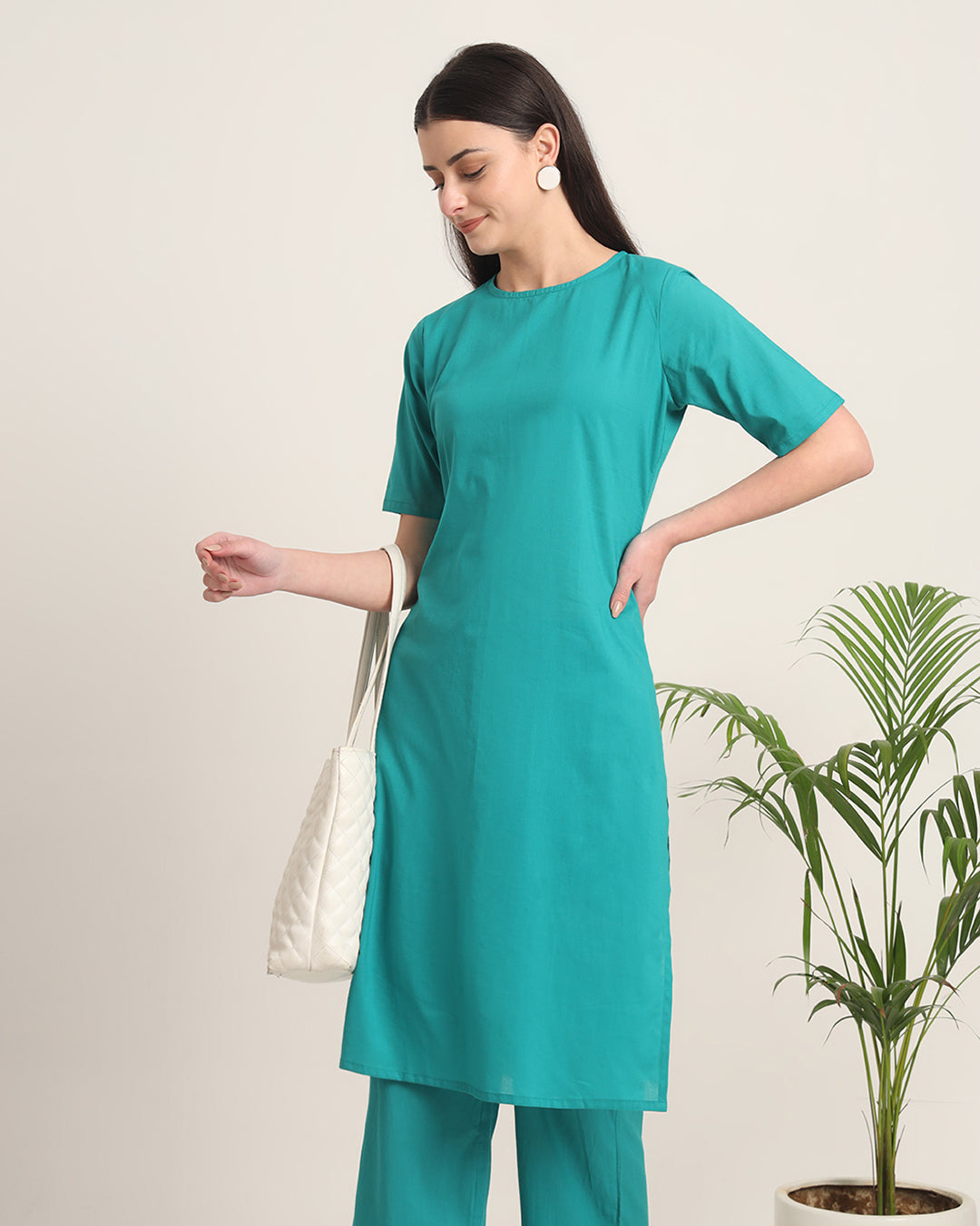 Green Gleam Round Neck Long Solid Kurta (Without Bottoms)